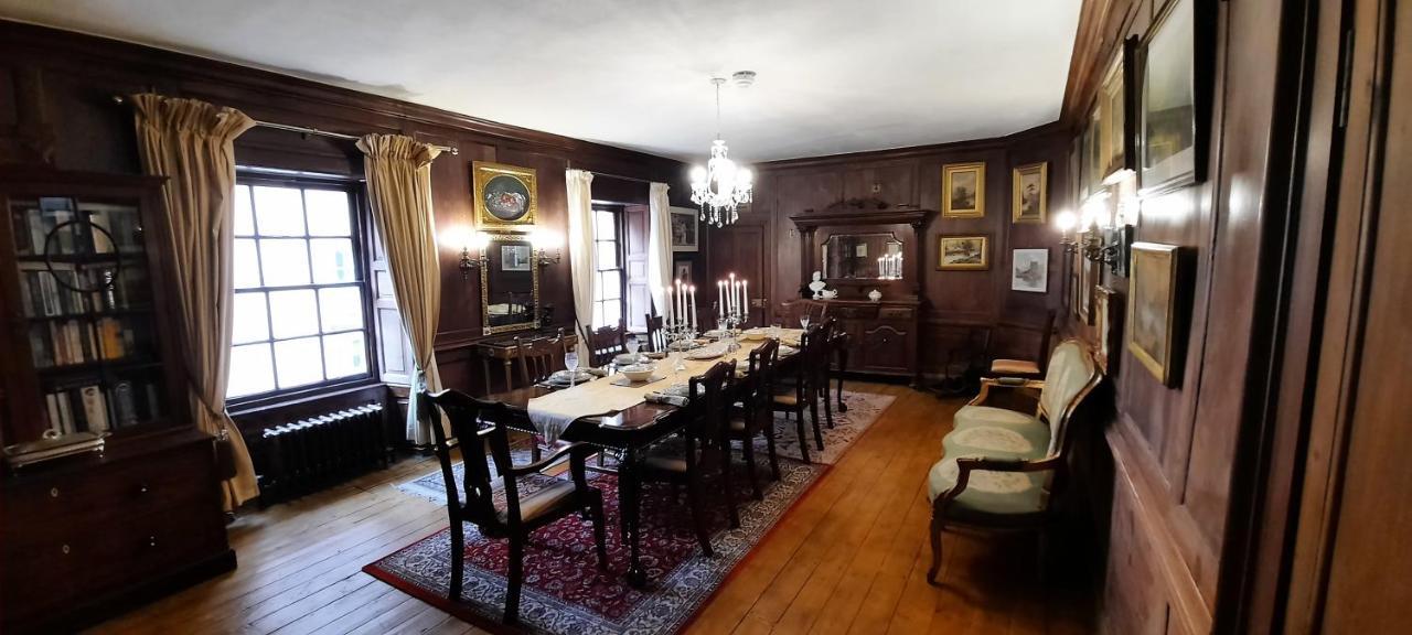 Вилла East Wing Lickleyhead Castle Auchleven Экстерьер фото
