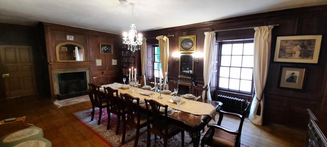 Вилла East Wing Lickleyhead Castle Auchleven Экстерьер фото